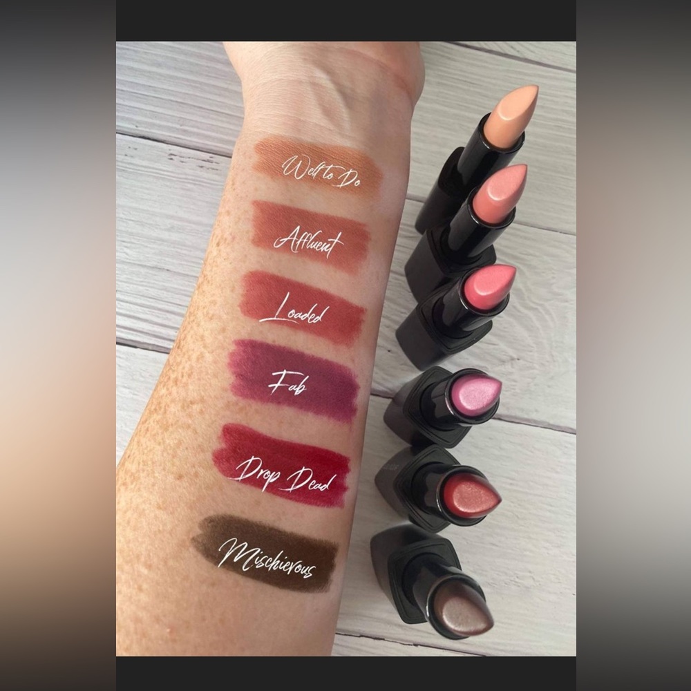 Younique opulence lipstick